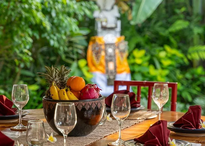 Tropical Oasis Of Calm In The Heart Of Seminyak, 4br Luisha *