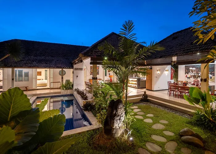 Villa Tropical Oasis Of Calm In The Heart Of Seminyak, 4br Luisha