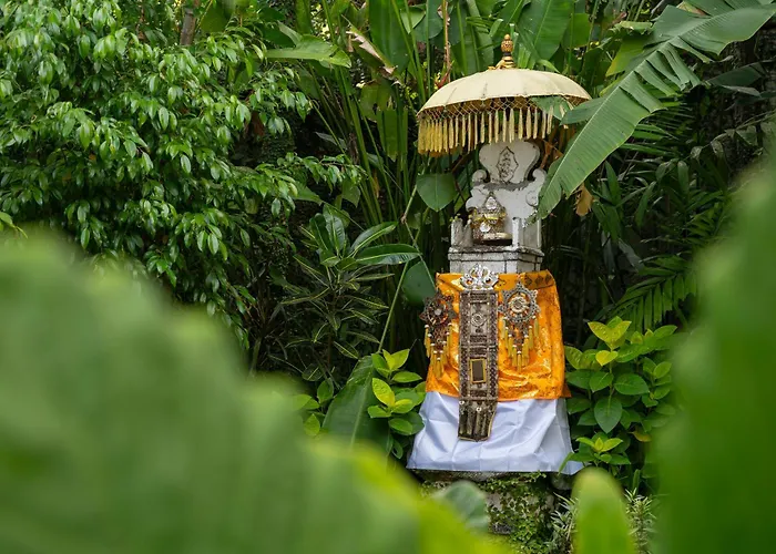 Villa Tropical Oasis Of Calm In The Heart Of Seminyak, 4br Luisha Seminyak