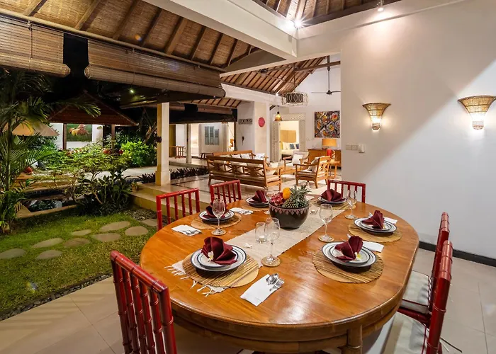 Tropical Oasis Of Calm In The Heart Of Seminyak, 4br Luisha *
