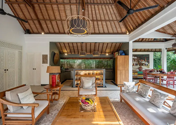 Tropical Oasis Of Calm In The Heart Of Seminyak, 4br Luisha