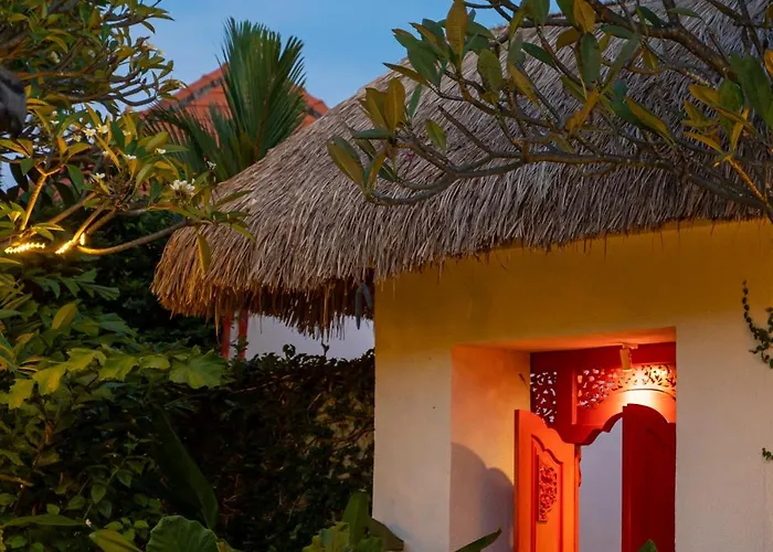 Tropical Oasis Of Calm In The Heart Of Seminyak, 4br Luisha *