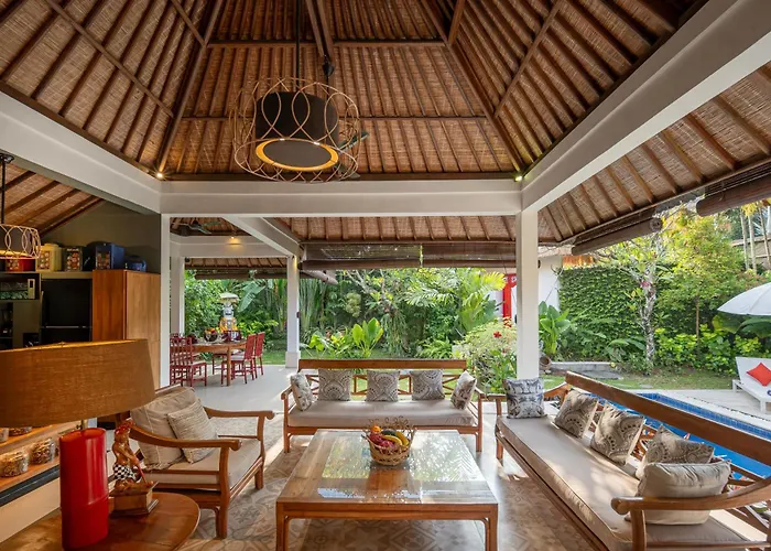 Tropical Oasis Of Calm In The Heart Of Seminyak, 4br Luisha Seminyak