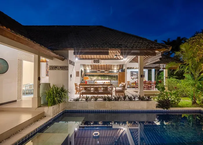 Villa Tropical Oasis Of Calm In The Heart Of Seminyak, 4br Luisha *
