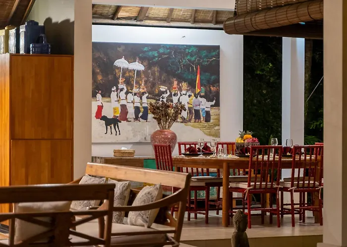 Tropical Oasis Of Calm In The Heart Of Seminyak, 4br Luisha *