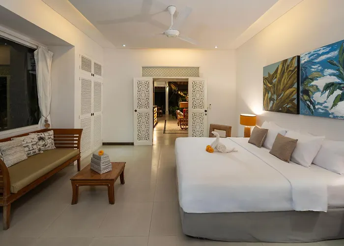 Villa Tropical Oasis Of Calm In The Heart Of Seminyak, 4br Luisha Seminyak