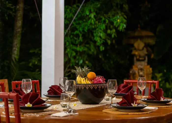 Tropical Oasis Of Calm In The Heart Of Seminyak, 4br Luisha Seminyak