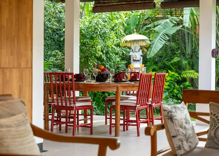 Tropical Oasis Of Calm In The Heart Of Seminyak, 4br Luisha Villa