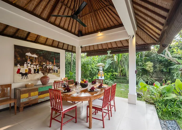 Tropical Oasis Of Calm In The Heart Of Seminyak, 4br Luisha *